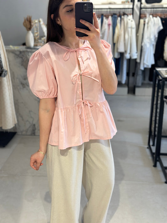 BLUSE MIT DEKORATIVER BINDUNG