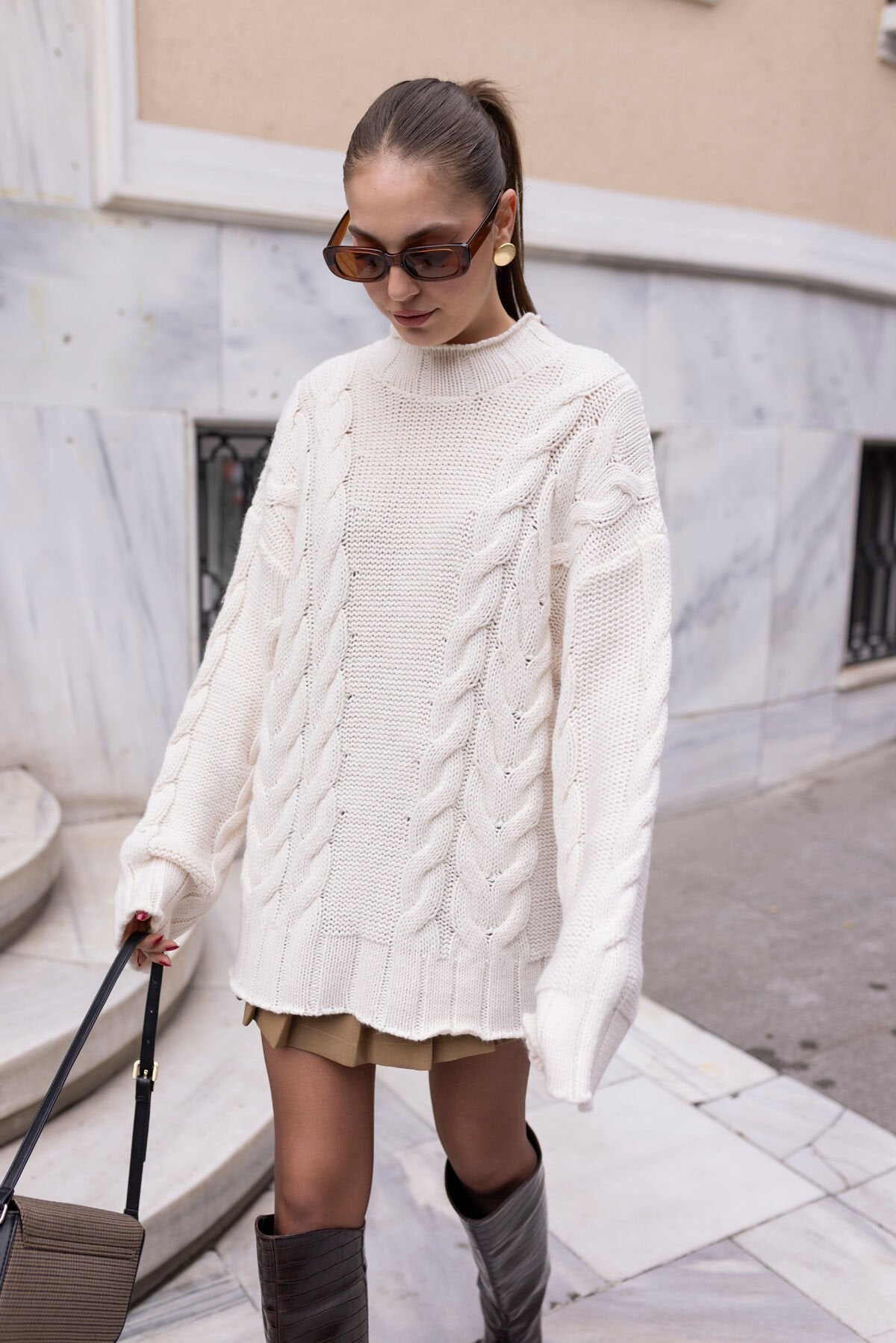 OVERSIZED-PULLOVER MIT ZOPFMUSTER