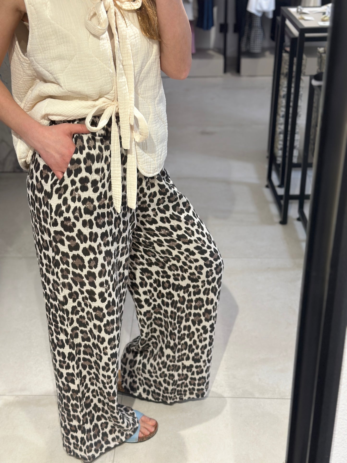 MUSSELIN-HOSE MIT ANIMALPRINT